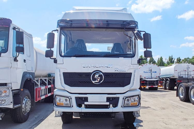 SHACMAN H3000 Shacman Truck Tractor for Sale in Zambia - Nyergesvontató: 2 kép. SHACMAN H3000 Shacman Truck Tractor for Sale in Zambia - Nyergesvontató: 2 kép.