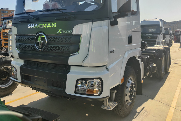 SHACMAN Second Hand Shacman Tractor Trailer for Sale in Malawi - Nyergesvontató: 2 kép. SHACMAN Second Hand Shacman Tractor Trailer for Sale in Malawi - Nyergesvontató: 2 kép.
