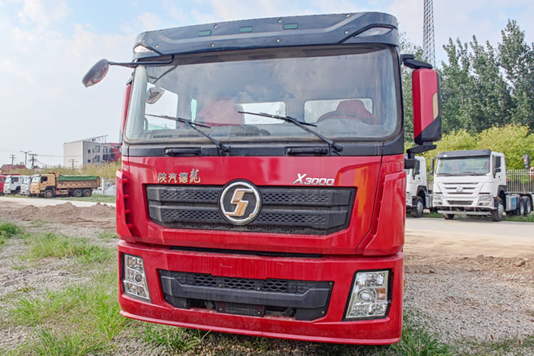 SHACMAN Second Hand Shacman Tractor Trailer for Sale in Tanzania - Nyergesvontató: 2 kép. SHACMAN Second Hand Shacman Tractor Trailer for Sale in Tanzania - Nyergesvontató: 2 kép.