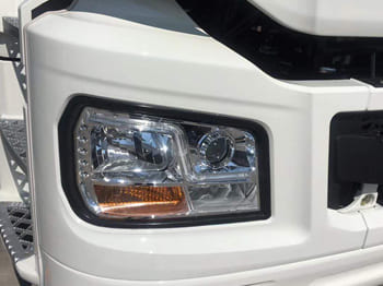 SHACMAN Shacman Tractor Cargo Truck for Sale in Namibia - Nyergesvontató: 4 kép. SHACMAN Shacman Tractor Cargo Truck for Sale in Namibia - Nyergesvontató: 4 kép.