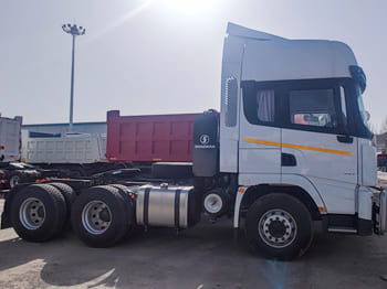 SHACMAN Shacman Trailer Truck for Sale in Sierra Leone - Nyergesvontató: 2 kép. SHACMAN Shacman Trailer Truck for Sale in Sierra Leone - Nyergesvontató: 2 kép.