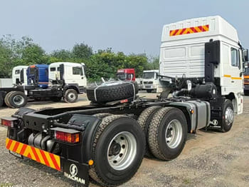 SHACMAN Shacman Truck Head F3000 for Sale in Mali - Nyergesvontató: 2 kép. SHACMAN Shacman Truck Head F3000 for Sale in Mali - Nyergesvontató: 2 kép.