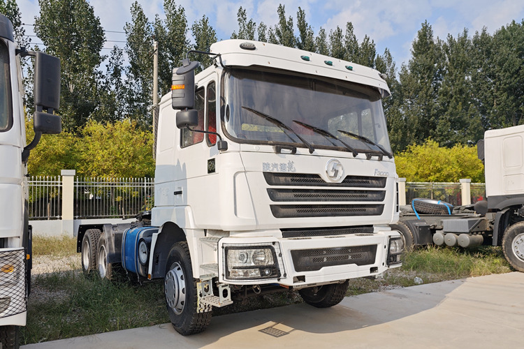 SHACMAN Shacman X3000 Tractor for Sale in Sierra Leone - Nyergesvontató: 2 kép. SHACMAN Shacman X3000 Tractor for Sale in Sierra Leone - Nyergesvontató: 2 kép.