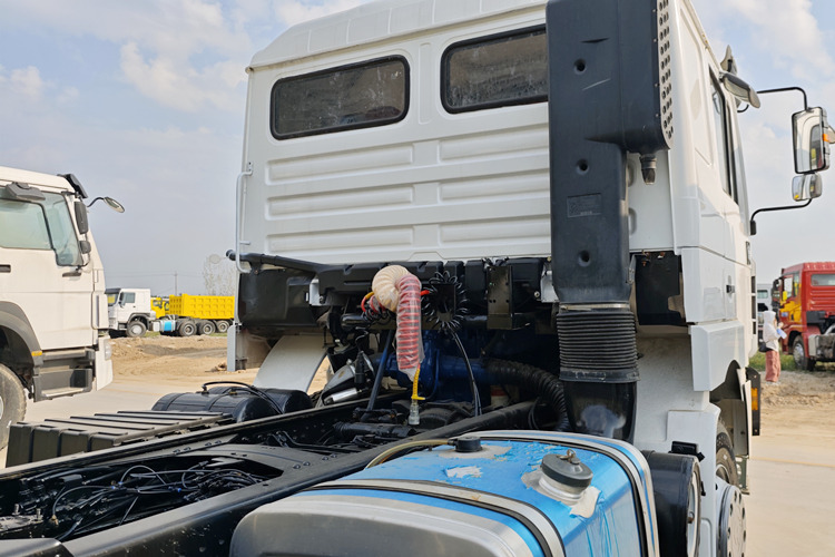 SHACMAN Shacman X3000 Tractor for Sale in Sierra Leone - Nyergesvontató: 5 kép. SHACMAN Shacman X3000 Tractor for Sale in Sierra Leone - Nyergesvontató: 5 kép.