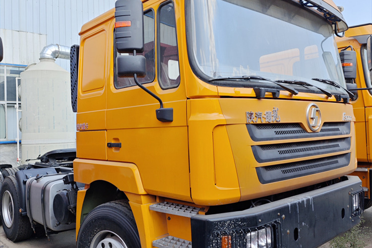 SHACMAN Used Shacman Truck Tractor for Sale in Jamaica - Nyergesvontató: 2 kép. SHACMAN Used Shacman Truck Tractor for Sale in Jamaica - Nyergesvontató: 2 kép.