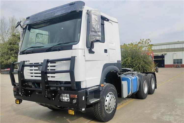 SINOTRUK Used Howo 380HP Truck Tractor for Sale In Senegal - Nyergesvontató: 2 kép. SINOTRUK Used Howo 380HP Truck Tractor for Sale In Senegal - Nyergesvontató: 2 kép.