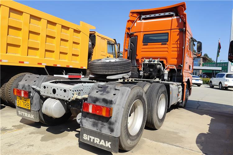 Sinotruk Used Sitrak Tractor Truck 6x4 for Sale In Uganda - Nyergesvontató: 2 kép. Sinotruk Used Sitrak Tractor Truck 6x4 for Sale In Uganda - Nyergesvontató: 2 kép.