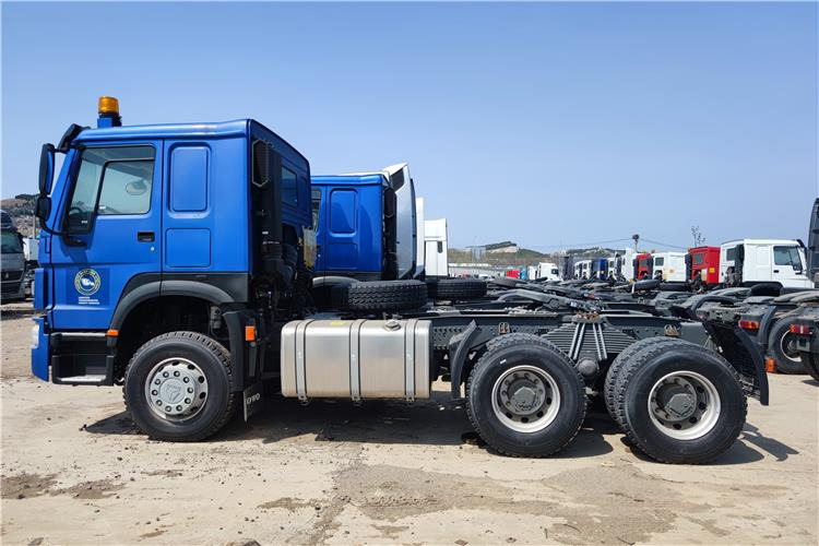 Sinotruk Used Howo 400hp 6x4 Truck Tractor for Sale In Nigeria - Nyergesvontató: 2 kép. Sinotruk Used Howo 400hp 6x4 Truck Tractor for Sale In Nigeria - Nyergesvontató: 2 kép.