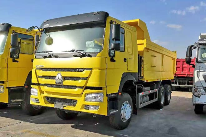 SINOTRUK Howo 400 10 Wheeler Dump Truck for Sale Price in Sierra Leone - Billenőplatós teherautó: 2 kép. SINOTRUK Howo 400 10 Wheeler Dump Truck for Sale Price in Sierra Leone - Billenőplatós teherautó: 2 kép.