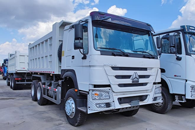 SINOTRUK Howo 400 New Tipper Trucks for Sale in Ethiopia - Billenőplatós teherautó: 3 kép. SINOTRUK Howo 400 New Tipper Trucks for Sale in Ethiopia - Billenőplatós teherautó: 3 kép.