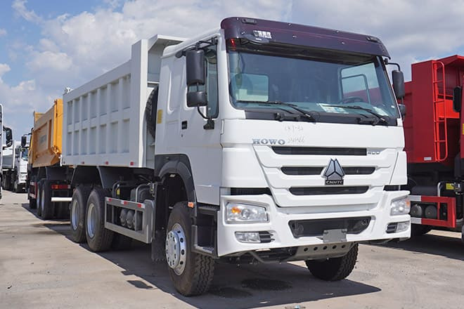SINOTRUK Howo 6x4 New Tipper Trucks for Sale in Mauritania - Billenőplatós teherautó: 3 kép. SINOTRUK Howo 6x4 New Tipper Trucks for Sale in Mauritania - Billenőplatós teherautó: 3 kép.