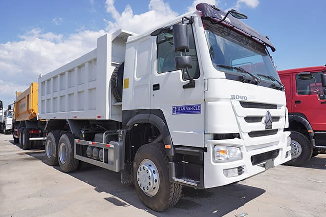 SINOTRUK Howo 6x4 New Tipper Trucks for Sale in Mauritania - Billenőplatós teherautó: 1 kép. SINOTRUK Howo 6x4 New Tipper Trucks for Sale in Mauritania - Billenőplatós teherautó: 1 kép.