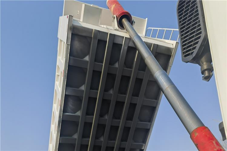 SINOTRUK Second Hand Howo 8X4 Tipper Truck Price for Sale In Ghana - Billenőplatós teherautó: 4 kép. SINOTRUK Second Hand Howo 8X4 Tipper Truck Price for Sale In Ghana - Billenőplatós teherautó: 4 kép.