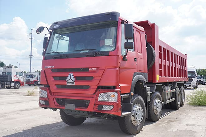 SINOTRUK Sinotruk Howo 8x4 Dump Truck for Sale in Cameroon - Billenőplatós teherautó: 3 kép. SINOTRUK Sinotruk Howo 8x4 Dump Truck for Sale in Cameroon - Billenőplatós teherautó: 3 kép.