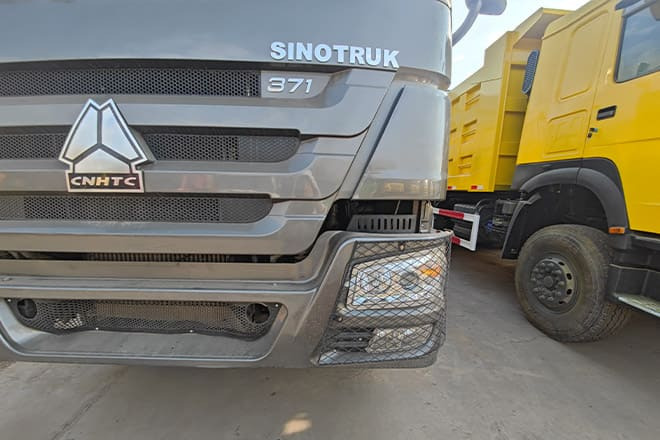 SINOTRUK Used Howo 10 Wheeler Tipper Truck Price for Sale in Nigeria - Billenőplatós teherautó: 5 kép. SINOTRUK Used Howo 10 Wheeler Tipper Truck Price for Sale in Nigeria - Billenőplatós teherautó: 5 kép.