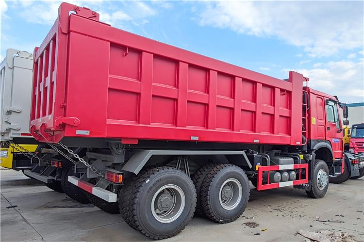 SINOTRUK Used Howo 340 Tipper Truck 6x4 for Sale Price In Senegal - Billenőplatós teherautó: 2 kép. SINOTRUK Used Howo 340 Tipper Truck 6x4 for Sale Price In Senegal - Billenőplatós teherautó: 2 kép.