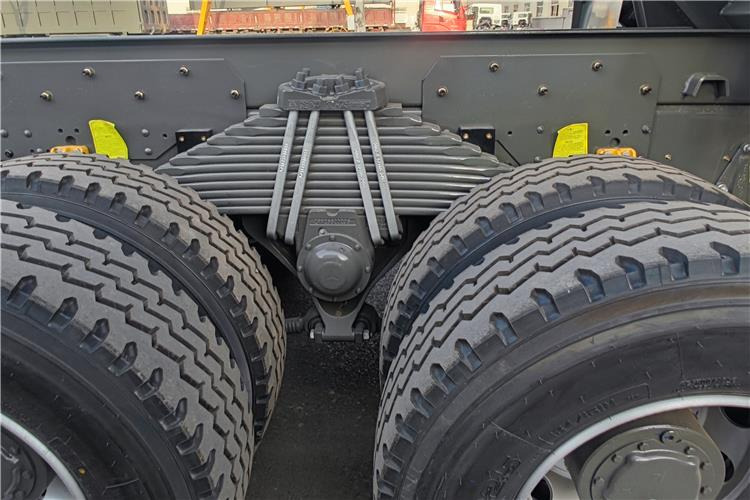 SINOTRUK Used Howo 400hp Dump Truck for Sale In Zambia - Billenőplatós teherautó: 5 kép. SINOTRUK Used Howo 400hp Dump Truck for Sale In Zambia - Billenőplatós teherautó: 5 kép.