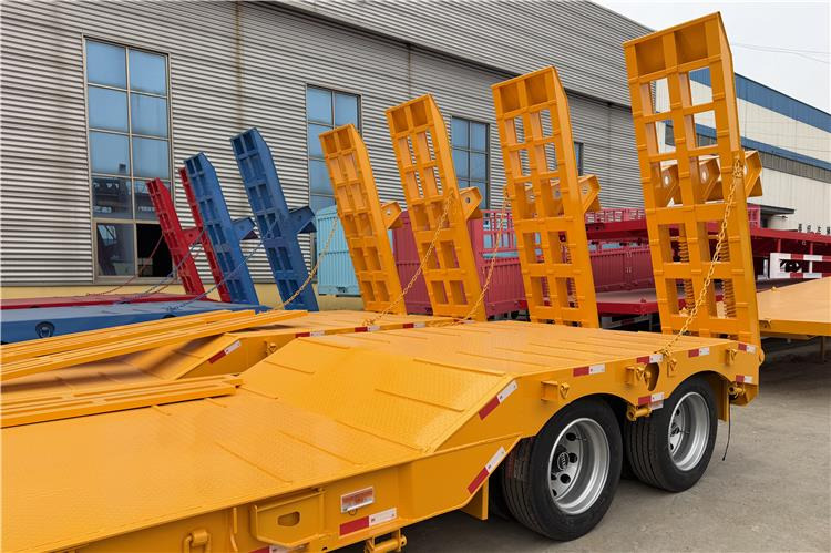 TITAN 2 Axle 50 Ton Low Bed Trailer for Sale In Nigeria Lagos - Félpótkocsi mélybölcsős: 3 kép. TITAN 2 Axle 50 Ton Low Bed Trailer for Sale In Nigeria Lagos - Félpótkocsi mélybölcsős: 3 kép.