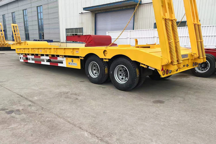 TITAN 2 Axle Low Bed Trailer for Sale in Guyana - Félpótkocsi mélybölcsős: 4 kép. TITAN 2 Axle Low Bed Trailer for Sale in Guyana - Félpótkocsi mélybölcsős: 4 kép.