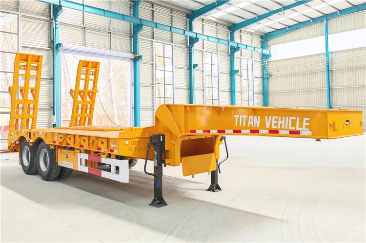 TITAN 2 Axle Low Loader Truck Trailer for Sale In Uganda - Félpótkocsi mélybölcsős: 1 kép. TITAN 2 Axle Low Loader Truck Trailer for Sale In Uganda - Félpótkocsi mélybölcsős: 1 kép.