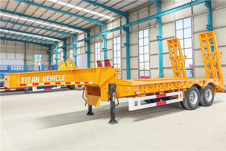 TITAN 2 Axle Low Loader Truck Trailer for Sale In Uganda - Félpótkocsi mélybölcsős: 4 kép. TITAN 2 Axle Low Loader Truck Trailer for Sale In Uganda - Félpótkocsi mélybölcsős: 4 kép.