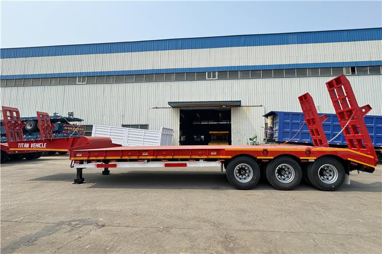 TITAN 3 Axle 60 Ton Truck Lowbed Trailer for Sale In Kenya - Félpótkocsi mélybölcsős: 3 kép. TITAN 3 Axle 60 Ton Truck Lowbed Trailer for Sale In Kenya - Félpótkocsi mélybölcsős: 3 kép.