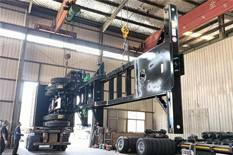 TITAN 3 Axle Skeletal Semi Trailer Price for Sale Near Me In Jamaica - Félpótkocsi alváz: 4 kép. TITAN 3 Axle Skeletal Semi Trailer Price for Sale Near Me In Jamaica - Félpótkocsi alváz: 4 kép.