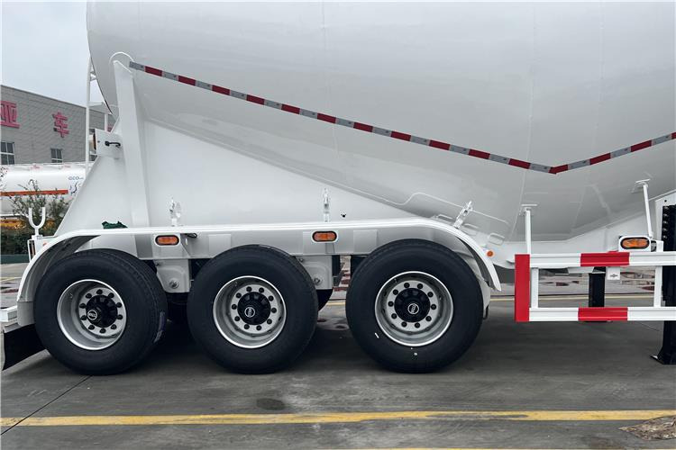 TITAN 30cbm Dry Bulker Cement Tanker Trailer with Air Suspension for Sale In Zambia - Silós félpótkocsi: 3 kép. TITAN 30cbm Dry Bulker Cement Tanker Trailer with Air Suspension for Sale In Zambia - Silós félpótkocsi: 3 kép.
