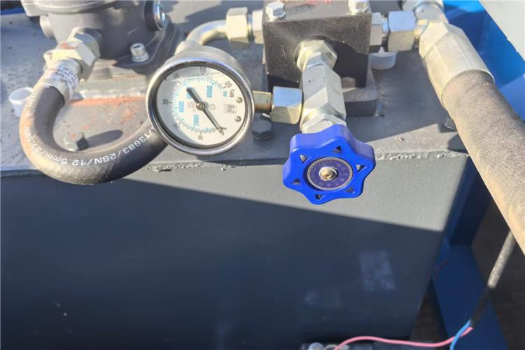 TITAN 4 Line 8 Axle Folding Gooseneck Trailer for Sale In Sudan - Félpótkocsi mélybölcsős: 4 kép. TITAN 4 Line 8 Axle Folding Gooseneck Trailer for Sale In Sudan - Félpótkocsi mélybölcsős: 4 kép.