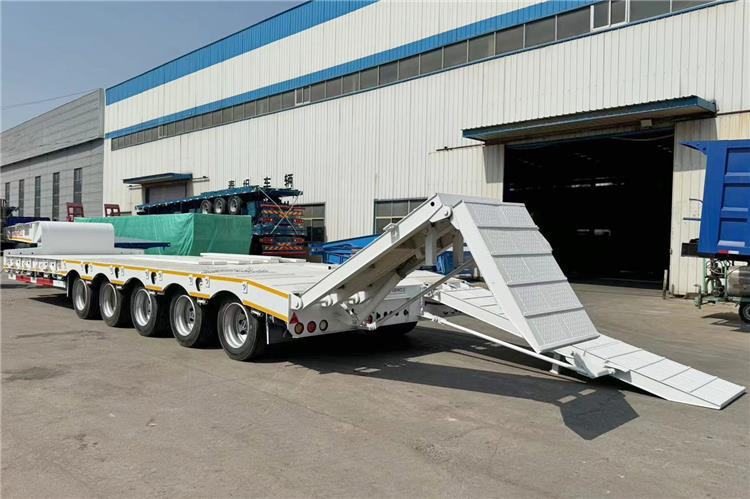 TITAN 5 Axle 100 Ton Low Bed Trailer for Sale In Tanzania - Félpótkocsi mélybölcsős: 1 kép. TITAN 5 Axle 100 Ton Low Bed Trailer for Sale In Tanzania - Félpótkocsi mélybölcsős: 1 kép.