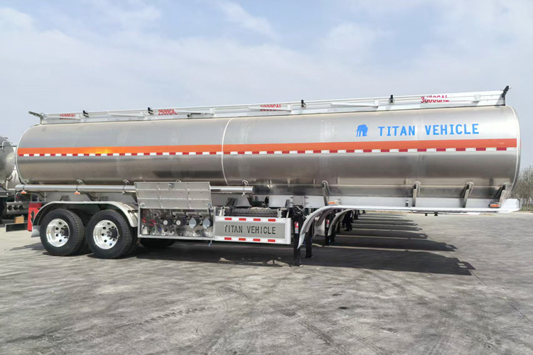 TITAN Aluminum Tanker Trailer for Sale in Malawi - Tartályos félpótkocsi: 2 kép. TITAN Aluminum Tanker Trailer for Sale in Malawi - Tartályos félpótkocsi: 2 kép.