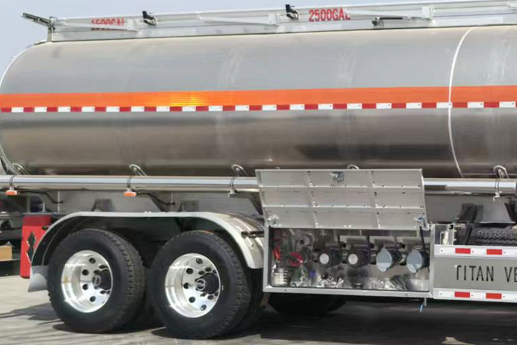 TITAN Aluminum Tanker Trailer for Sale in Malawi - Tartályos félpótkocsi: 4 kép. TITAN Aluminum Tanker Trailer for Sale in Malawi - Tartályos félpótkocsi: 4 kép.