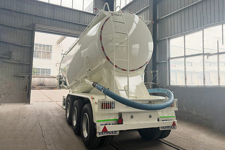 TITAN Dry Bulk Tanker Trailer for Sale in Saudi Arabia - Silós félpótkocsi: 4 kép. TITAN Dry Bulk Tanker Trailer for Sale in Saudi Arabia - Silós félpótkocsi: 4 kép.