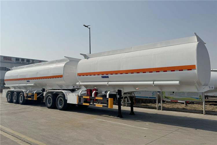 TITAN Superlink Fuel Tanker Trailer for Sale In Anglo - Tartályos félpótkocsi: 2 kép. TITAN Superlink Fuel Tanker Trailer for Sale In Anglo - Tartályos félpótkocsi: 2 kép.