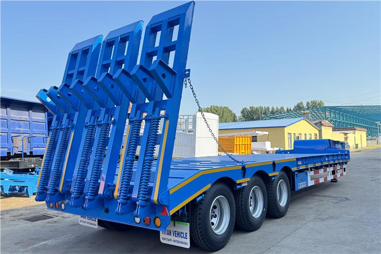 TITAN Tri Axle 80 Ton Low Loader Semi Trailer for Sale In Benin - Félpótkocsi mélybölcsős: 2 kép. TITAN Tri Axle 80 Ton Low Loader Semi Trailer for Sale In Benin - Félpótkocsi mélybölcsős: 2 kép.