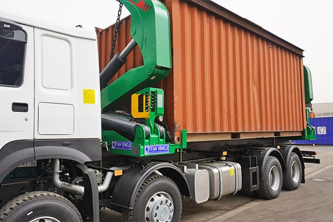 XCMG 20 Ft Side Loader Truck for Sale in Zambia - Cserefelépítményes teherautó: 3 kép. XCMG 20 Ft Side Loader Truck for Sale in Zambia - Cserefelépítményes teherautó: 3 kép.