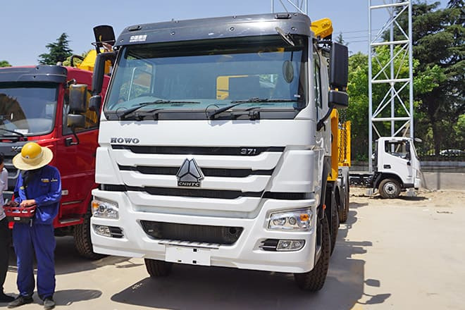 XCMG 20Ft Container Side Lift Truck for Sale in Guyana - Cserefelépítményes teherautó: 4 kép. XCMG 20Ft Container Side Lift Truck for Sale in Guyana - Cserefelépítményes teherautó: 4 kép.