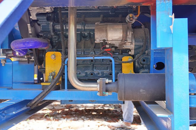 XCMG 37 Ton Side Lifter Truck for Sale in Angola - Cserefelépítményes teherautó: 4 kép. XCMG 37 Ton Side Lifter Truck for Sale in Angola - Cserefelépítményes teherautó: 4 kép.