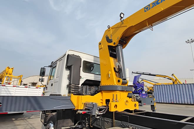 XCMG Lorry Mounted Crane for Sale in Brazil - Darus autó: 4 kép. XCMG Lorry Mounted Crane for Sale in Brazil - Darus autó: 4 kép.