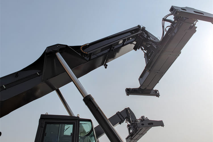 XCMG Reach Stacker Price for Sale in Guyana - Konténer targoncá: 5 kép. XCMG Reach Stacker Price for Sale in Guyana - Konténer targoncá: 5 kép.