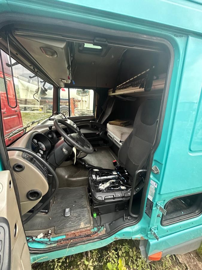 DAF DAF XF105-460 Verte - Fülke - Teherautó: 4 kép. DAF DAF XF105-460 Verte - Fülke - Teherautó: 4 kép.