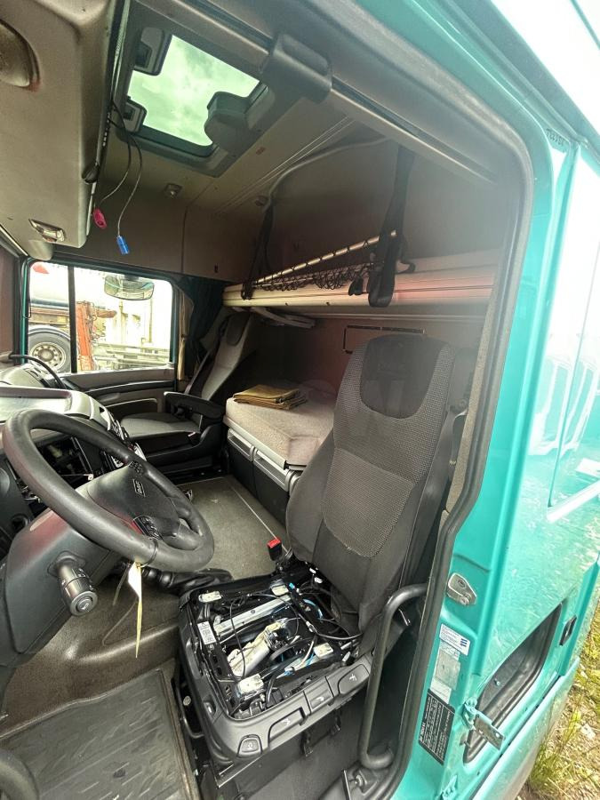 DAF DAF XF105-460 Verte - Fülke - Teherautó: 5 kép. DAF DAF XF105-460 Verte - Fülke - Teherautó: 5 kép.