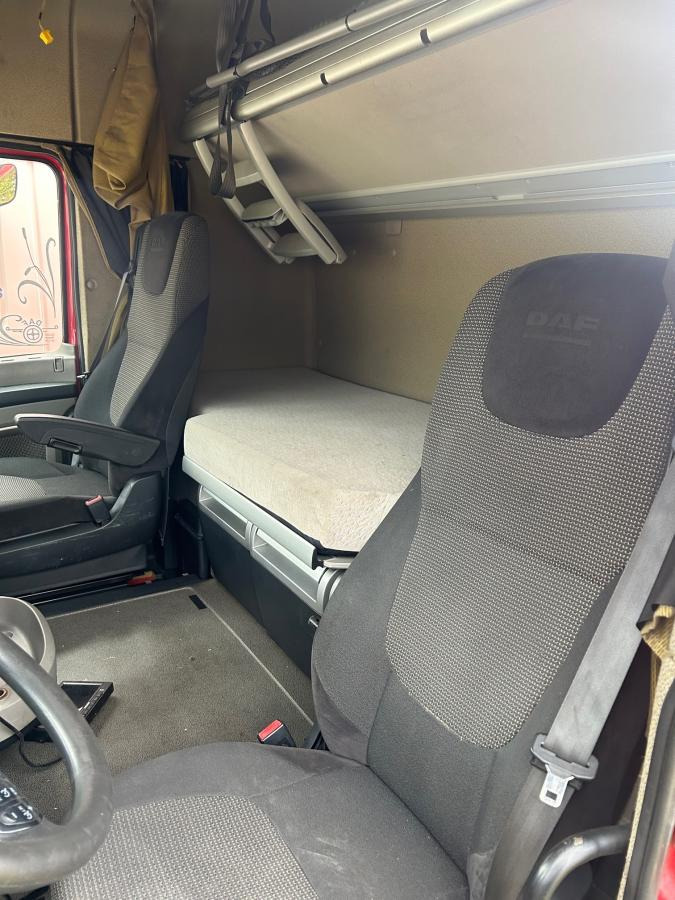 DAF XF105-510 Rouge Grenat - Fülke - Teherautó: 4 kép. DAF XF105-510 Rouge Grenat - Fülke - Teherautó: 4 kép.