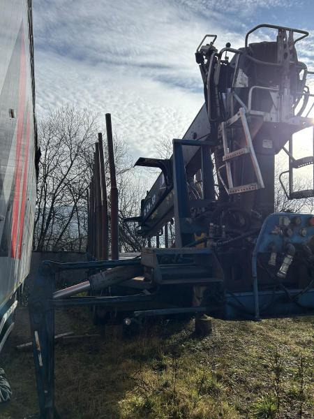 Diebolt grue avec grappin rotatif - Rönkszállító félpótkocsi: 2 kép. Diebolt grue avec grappin rotatif - Rönkszállító félpótkocsi: 2 kép.