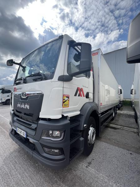 MAN TGS 26.440 - Dobozos felépítményű teherautó: 4 kép. MAN TGS 26.440 - Dobozos felépítményű teherautó: 4 kép.