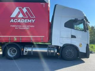 Iveco S-WAY 460 - Nyergesvontató: 3 kép. Iveco S-WAY 460 - Nyergesvontató: 3 kép.