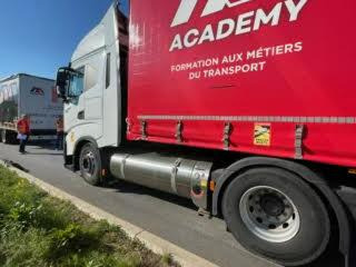 Iveco S-WAY 460 - Nyergesvontató: 5 kép. Iveco S-WAY 460 - Nyergesvontató: 5 kép.