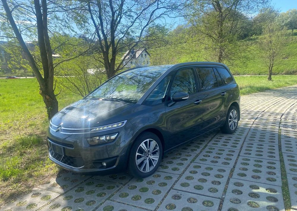 Citroën C4 Grand Picasso BlueHDi 120 EAT6 Selection - Minibusz, Kisbusz: 4 kép. Citroën C4 Grand Picasso BlueHDi 120 EAT6 Selection - Minibusz, Kisbusz: 4 kép.