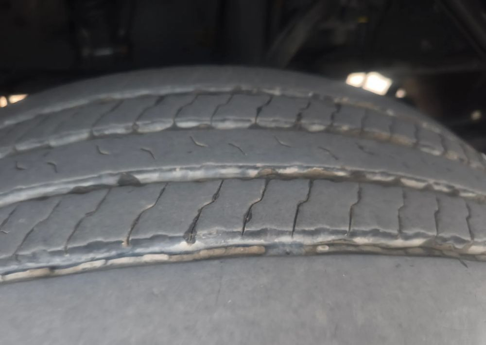 DAF LF 18.320 Kontener 20 palet - Dobozos felépítményű teherautó: 3 kép. DAF LF 18.320 Kontener 20 palet - Dobozos felépítményű teherautó: 3 kép.