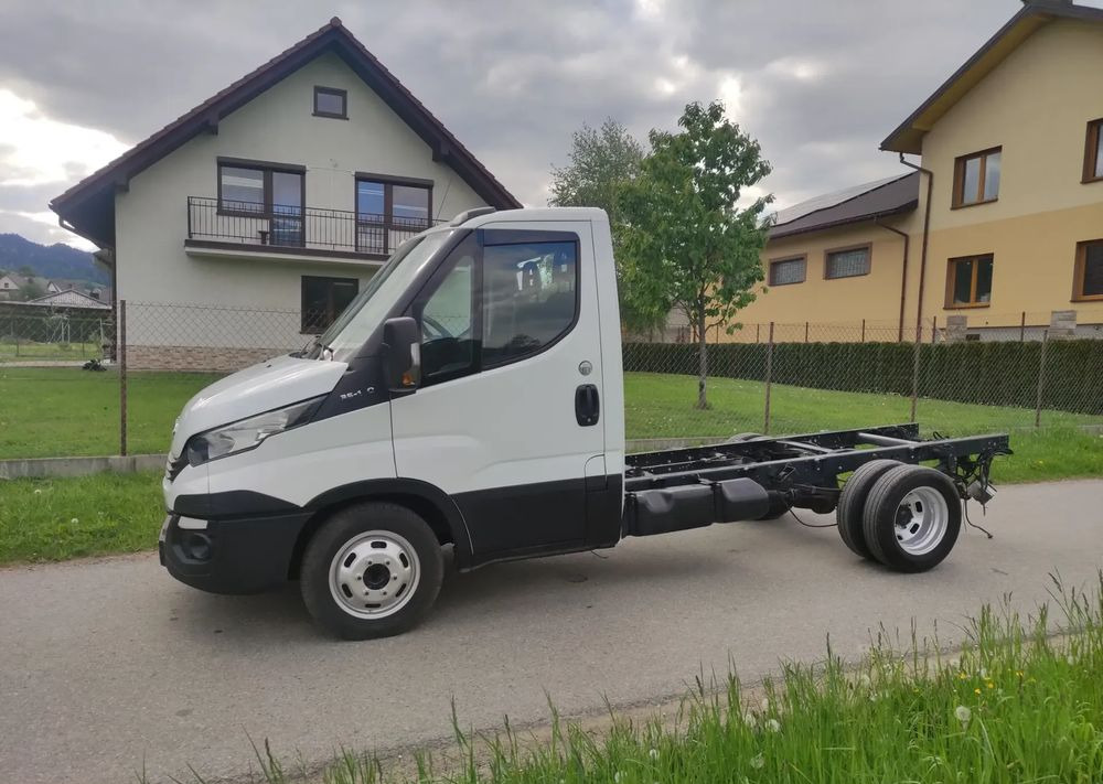 Iveco DAILY 35c14 2.3 hpi rama do zabudowy, - Alvaz teherautó: 5 kép. Iveco DAILY 35c14 2.3 hpi rama do zabudowy, - Alvaz teherautó: 5 kép.
